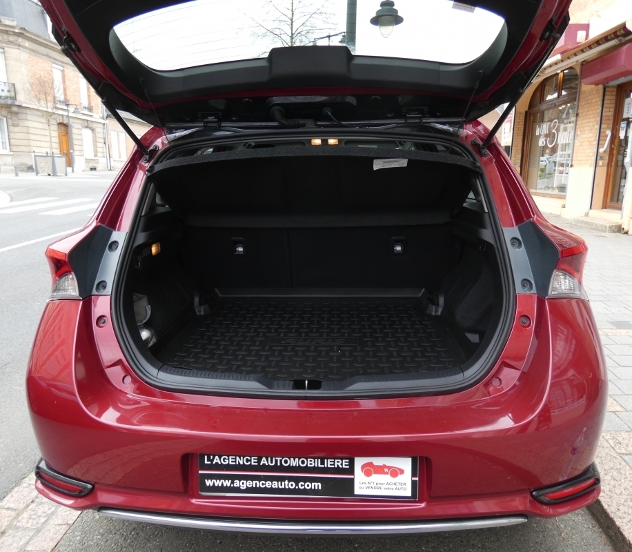 Toyota Auris — 6